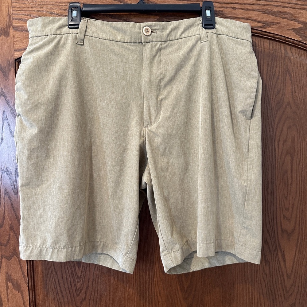 IZOD Advantage Hybrid Shorts Mens 36 Tan Khaki Golf Casual‎ Flat Front
